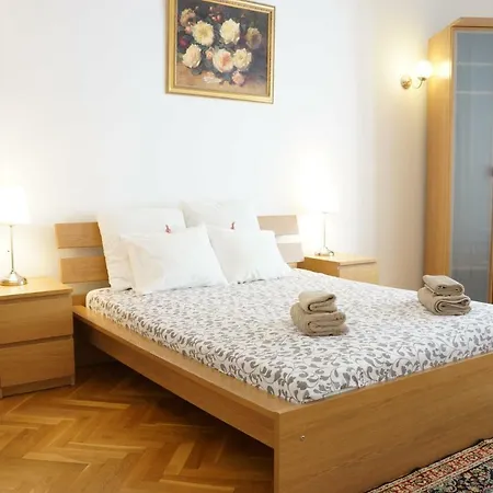 Vazquez Apartment *